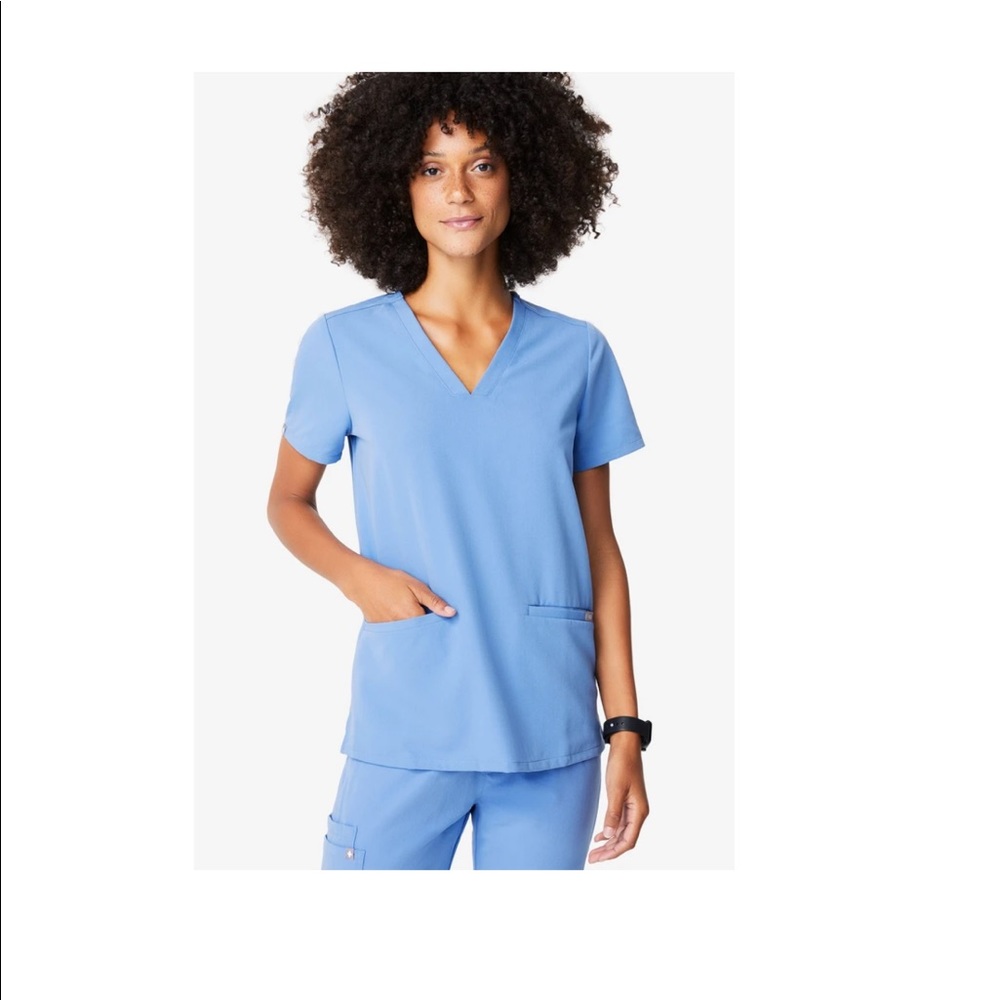 Figs Casma Three Pocket Scrub Tops- ceil blue